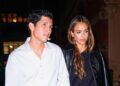 Jessica Alba e Danny Ramirez viu de mãos dadas em Nova York