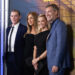 Jim Curtis suporta Jennifer Aniston na Premiere apenas alguns dias depois de se tornar oficial do Instagram