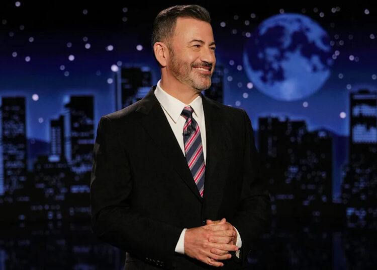 Jimmy Kimmel procura suavizar tensões e mira Trump no primeiro show desde a suspensão da ABC