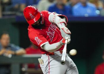 Jo Adell dirige em todos os quatro anjos que acontecem na vitória sobre o Royals