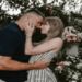 John Oliver brinca Taylor Swift e o casamento de Travis Kelce serão "melhores que a família real" | NFL News