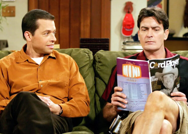 Jon Cryer revela discrepância chocante entre ele e Charlie Sheen