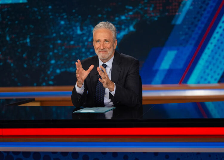 Jon Stewart, Stephen Colbert Credite os espectadores 'chateados' para o retorno de Jimmy Kimmel