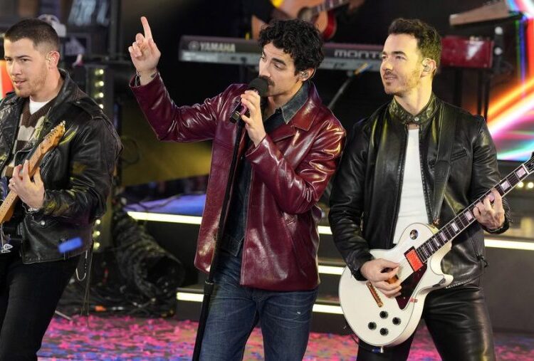 Jonas Brothers anuncia a parada da turnê no Simmons Bank Arena