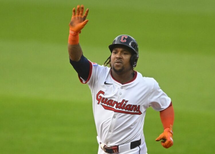 Jose Ramirez apóia a jóia de Joey Cantillo como Guardians Blank Royals - Mídia de nível de campo - soluções profissionais de conteúdo esportivo