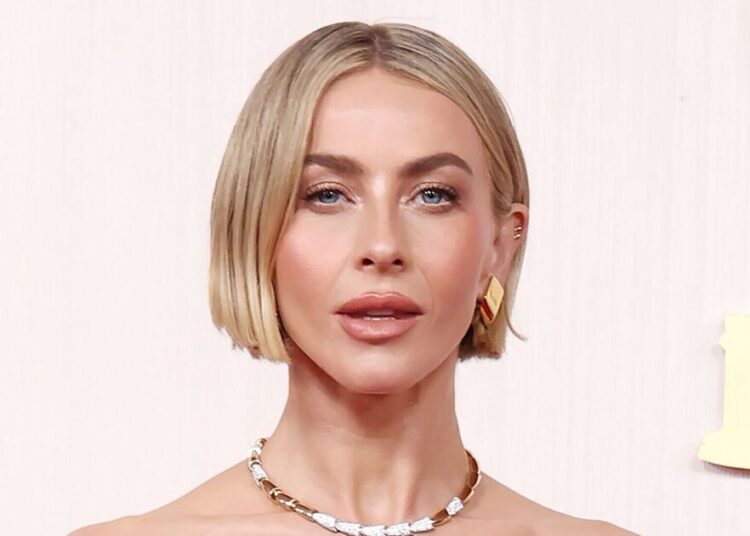 Julianne Hough 'aprendeu uma lição' quando se juntou à DWTS - Celebrity News - entretenimento