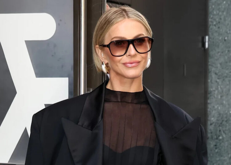 Julianne Hough revela a 'tristeza' que suas irmãs se sentiram sobre sua fama