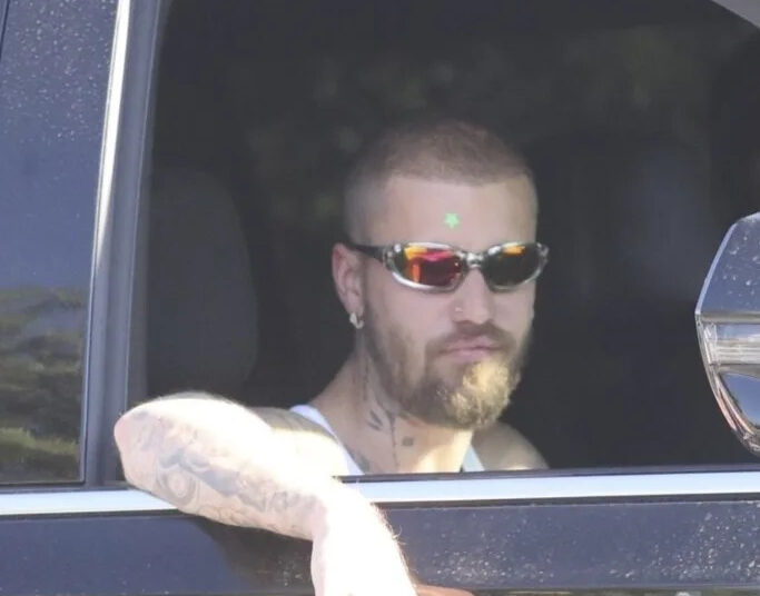 Justin Bieber Rocks Full Beard como novo álbum que homenageia a esposa Hailey e o bebê Jack Drops