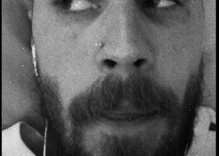 Justin Bieber brinca que ele 'orou' por sua barba atual