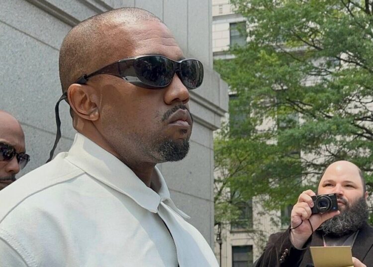 Kanye West atira em chorosas Kim Kardashian em New Documentário - Celebrity News - Entertainment