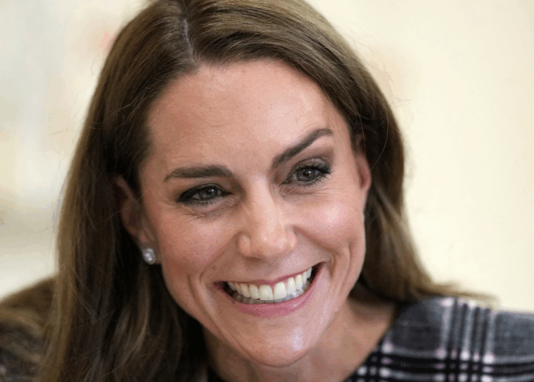 Kate Middleton fez seu cabelo exclusivo se moveu na aparência surpresa