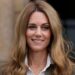 Kate Middleton sai com novos cabelos loiros enquanto retorna às funções reais com o príncipe William