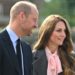 Kate Middleton se envolve em grampos de outono para o Royal Outing com o príncipe William