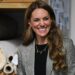 Kate quebra a programação real para compartilhar um momento doce com crianças em idade escolar