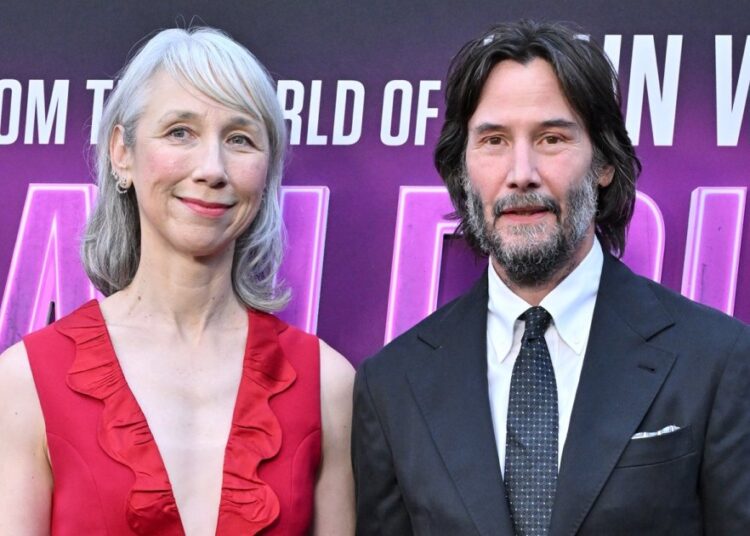 Keanu Reeves esclarece rumores de casamento com Alexandra Grant