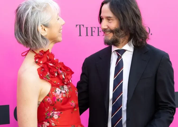 Keanu Reeves se casou silenciosamente a Alexandra Grant na Europa? Relatórios sugerem cerimônia secreta