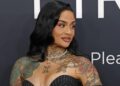 Kehlani vestindo uma peça preta em negrito é difícil de ignorar