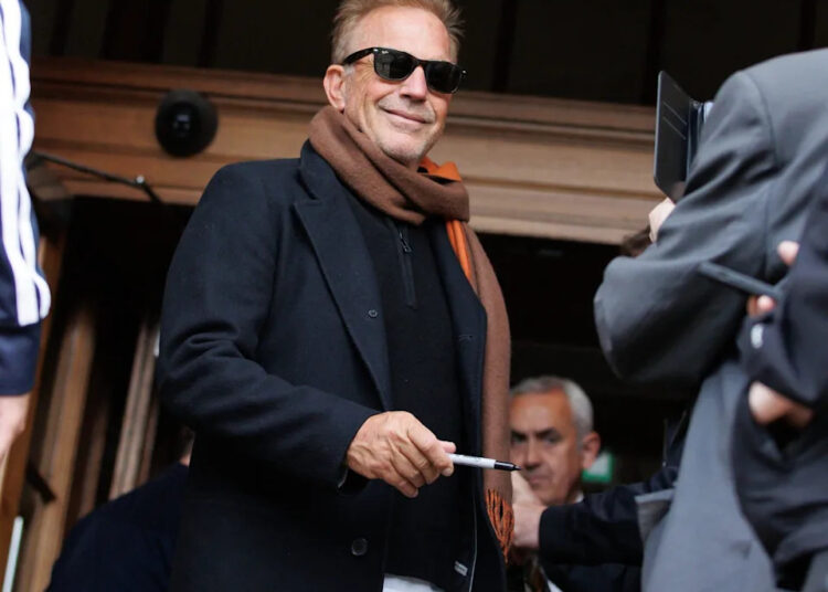 Kevin Costner criticou a experiência de assédio sexual de 'mansplaining'
