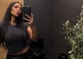 Kim Kardashian fica elegante em fotos completamente puras em Skims