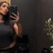 Kim Kardashian fica elegante em fotos completamente puras em Skims
