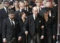 King se junta aos membros da família real para o funeral católico da duquesa de Kent