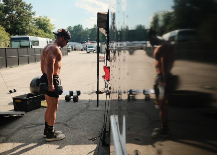Kip Moore está montando as ondas do sucesso musical e fitness