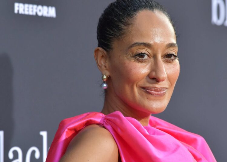 Ladrões de ladrões de vidro por porta de break-in em casa de Tracee Ellis Ross-NBC Los Angeles