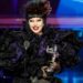 Lady Gaga dança com troféus de VMAs durante 'Celebridade perfeita' no MSG
