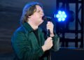 Lewis Capaldi diz que algumas celebridades mentiram sobre checá -lo durante as lutas de saúde mental - 97,9 WRMF