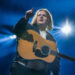 Lewis Capaldi diz que as estrelas pop estão superando homens no palco