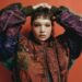 Lola Young, Madison Beer e mais atolamentos queer da semana