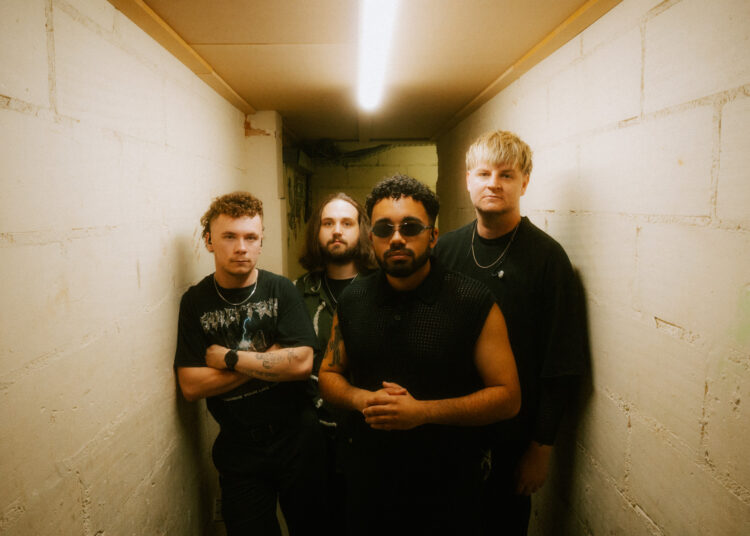 Love Is Noise Libere um novo videoclipe para 'Everylam Bleeds'
