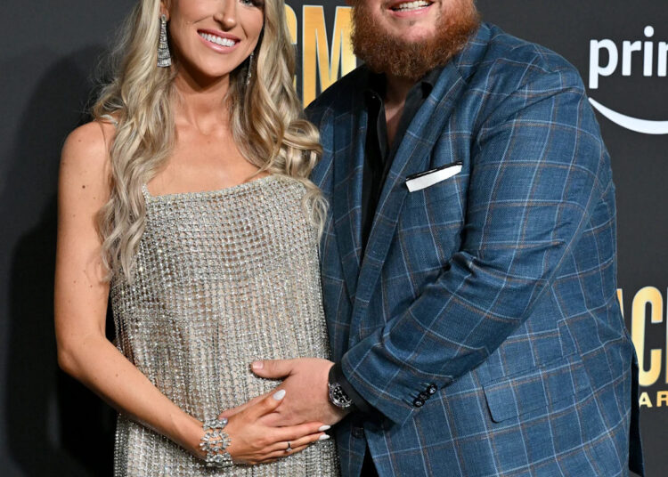 Luke Combs e esposa Nicole esperando o bebê nº 3: 'Terceira vez é um charme'