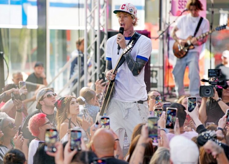 Machine Gun Kelly anuncia 2025-26 World Tour