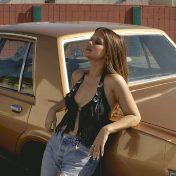 Maren Morris 'Beat the Devil' estréia no trailer 'Sheriff Country'