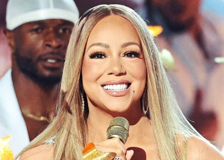 Mariah Carey Dodges Pergunta sobre o ex-marido Nick Cannon, diz que está 'em seu próprio mundo'-Star Magazine