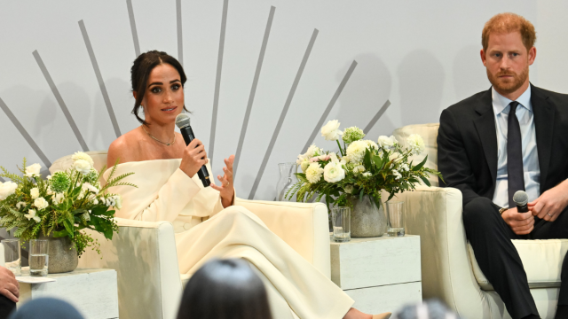 Meghan Markle Fighting 'dente e prego' para impedir que o príncipe Harry se afaste, diz a fonte