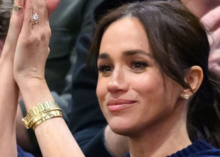 Meghan Markle 'competindo com vizinhos ricos' com roupas e jóias - notícias de celebridades - entretenimento