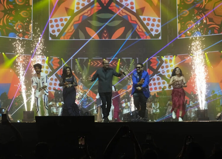 Melody King Vidyasagar Compõe a primeira música malaia 'Cuba' ao vivo para Mimifly no Second KL Concert, WOLS 5.000 fãs