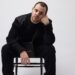 Mike Skinner das ruas solta o novo single meditativo 'Utopia', ao lado do videoclipe inspirado em brutalistas • Notícias • Revista DIY