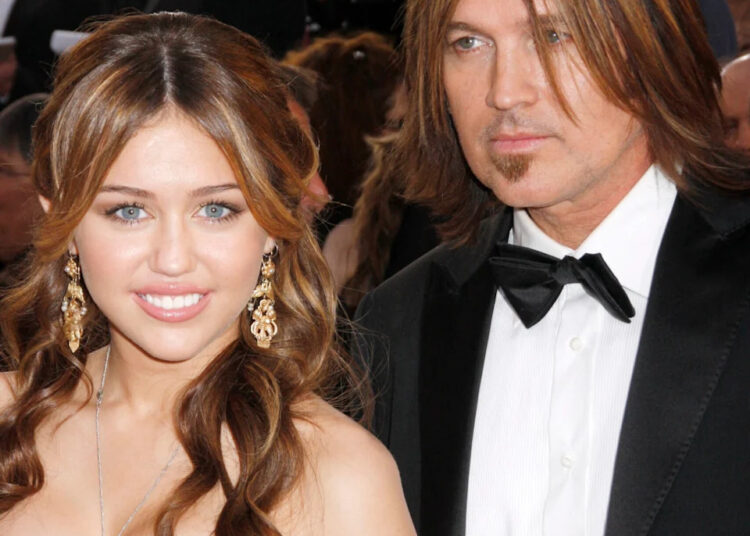 Miley Cyrus declara que a nova música 'Secrets' é uma 'oferta de paz' para o pai Billy Ray após a disputa familiar