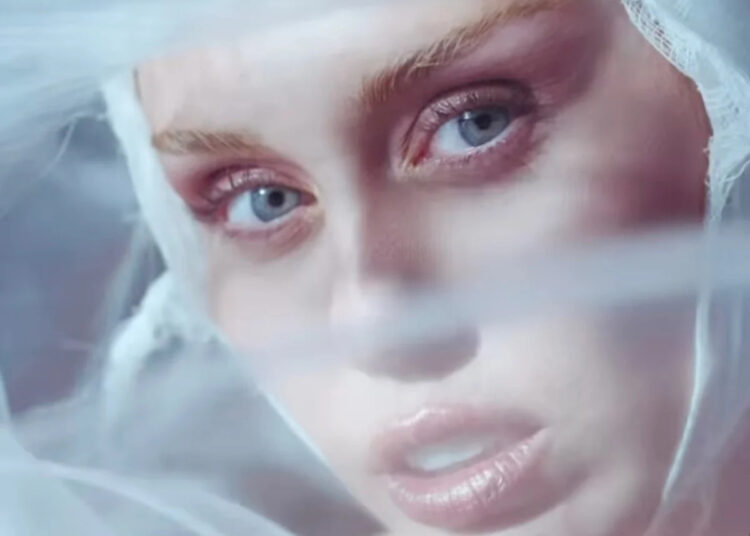 Miley Cyrus para lançar uma nova música para seu pai
