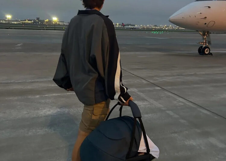 Millie Bobby Brown compartilha foto do marido Jake Bongiovi segurando a filha bebê