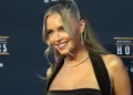 Modelo de natação 'Si' de Gronk GF Rocks Sheer Top, sutiã para festejar com celebridade A-List