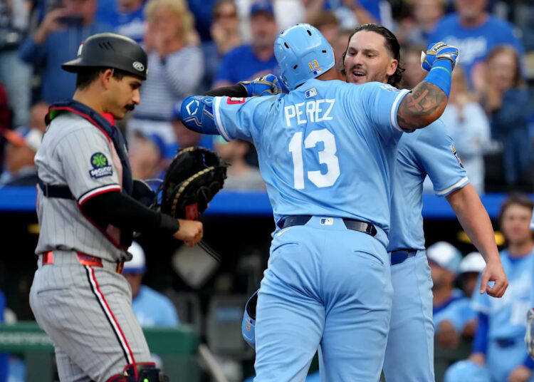 Notícias do Royals da Kansas City: Salvy e Vinnie são 30/100 rebatedores