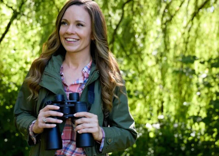 Novo filme da Hallmark 'Adventures in Love & Birding' transforma um mal -entendido em romance inesperado (exclusivo)