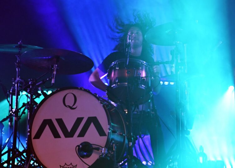 Novos Foo Fighters baterista Ilan Rubin fala após o primeiro show substituindo Josh Freese