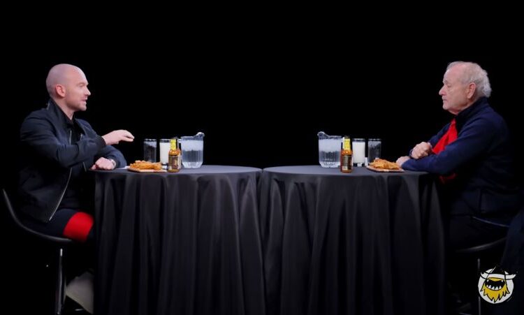 O anfitrião de 'Hot Ones', Sean Evans, é um dos principais entrevistadores da Internet. Mas na verdade é um assunto de família
