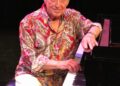 O artista local Gil Rosas traz música para Marjorie Luke | Artes e entretenimento