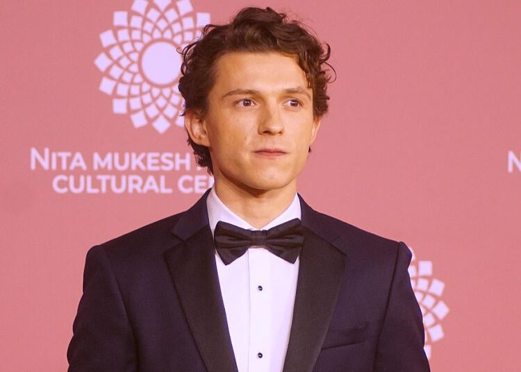O ator do Homem-Aranha, Tom Holland, supostamente hospitalizado